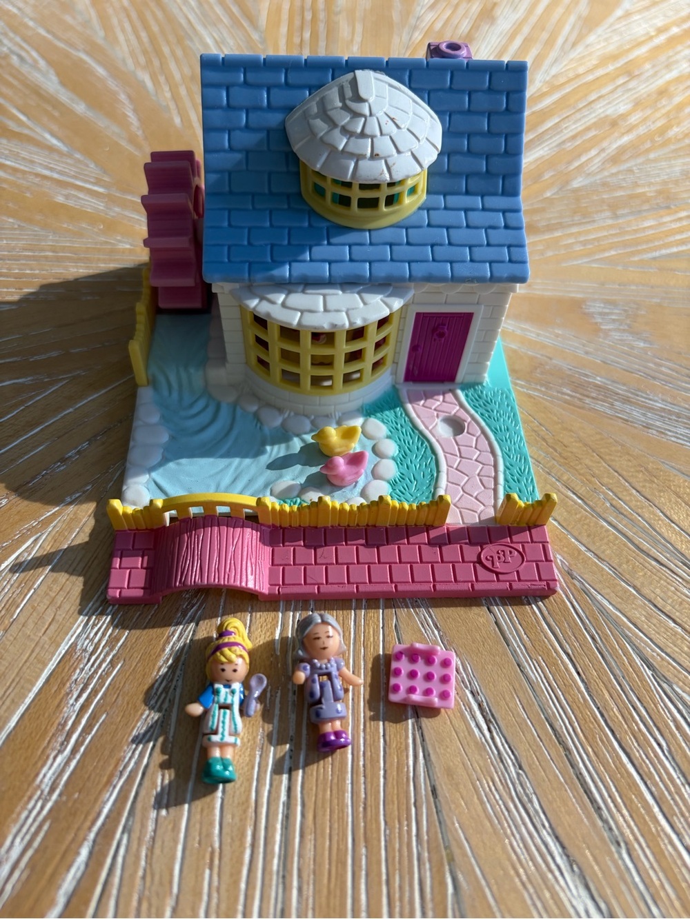 1994 COMPLETE Grandma’s Cottage w cookie tray Polly Pocket Bluebird